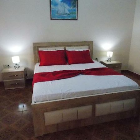 Apartment Dejvi ซารานเดอ ภายนอก รูปภาพ