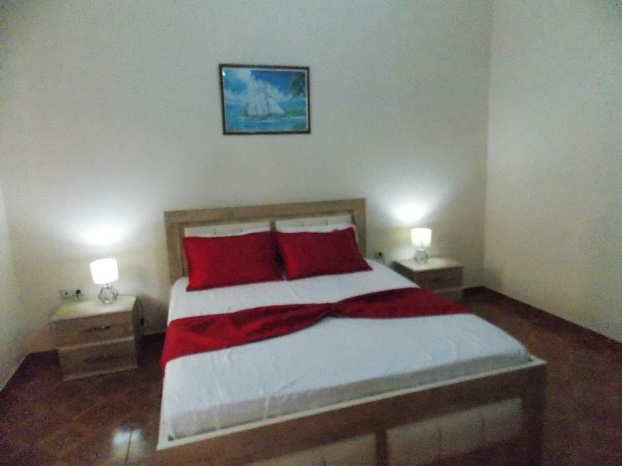Apartment Dejvi ซารานเดอ ภายนอก รูปภาพ