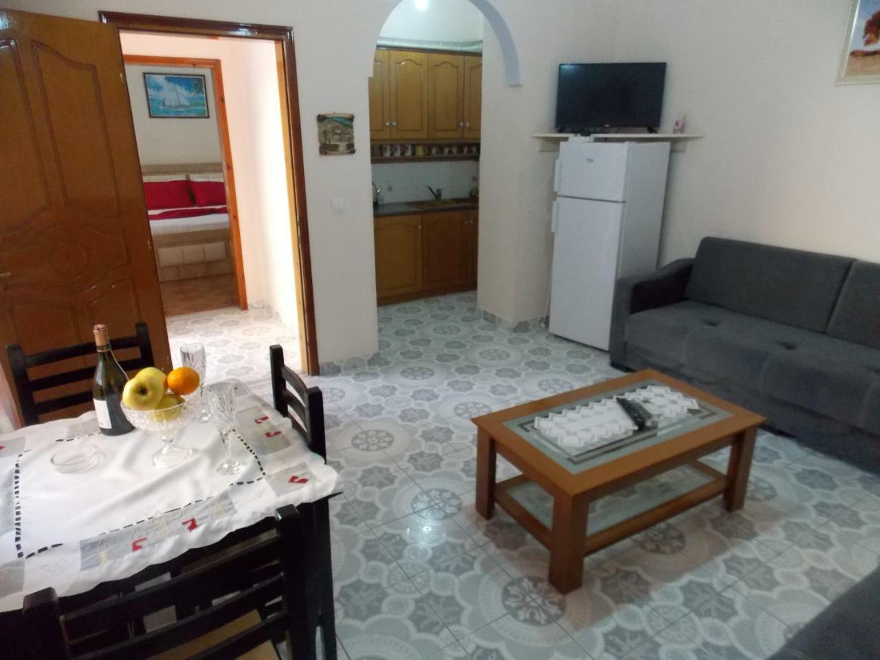 Apartment Dejvi ซารานเดอ ภายนอก รูปภาพ